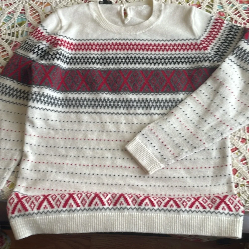 Talbots Sp. Cozy Cream and Red Patterned Sweater. Nice condition.